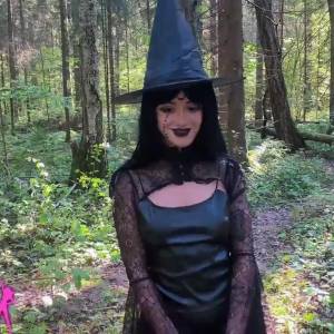 The best Halloween is to fuck a witch and cum on her pretty face